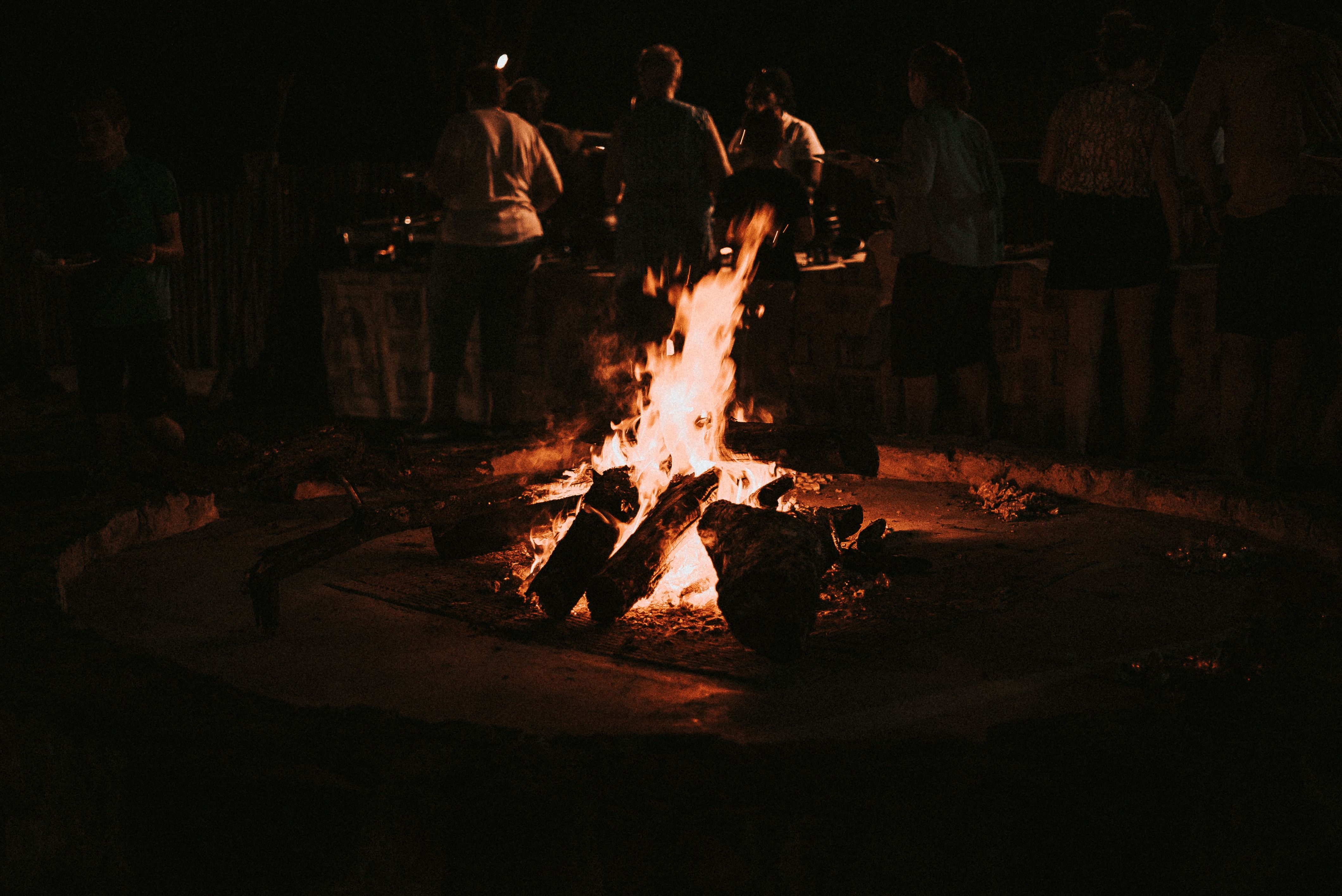 wood-burning-late-night-campfire-people